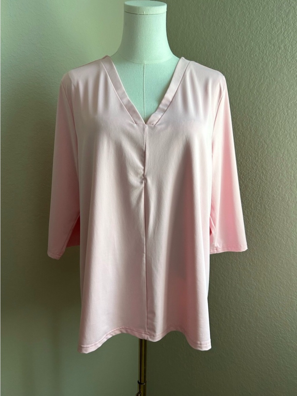 Women's V-Neck Pullover Top - Light Pink